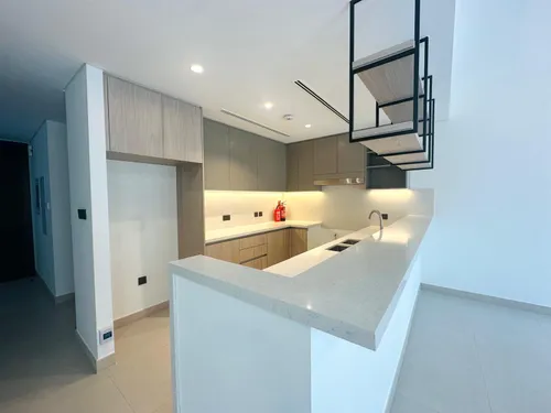 3 Bedrooms Townhouse in Aura