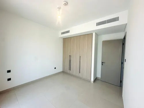 3 Bedrooms Townhouse in Aura