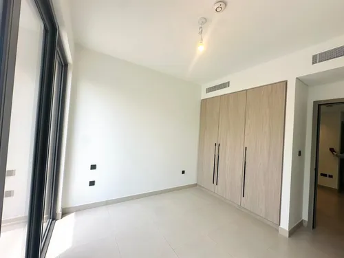 3 Bedrooms Townhouse in Aura