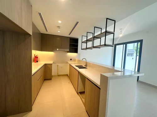 3 Bedrooms Townhouse in Aura