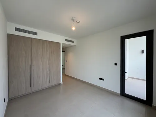 3 Bedrooms Townhouse in Aura