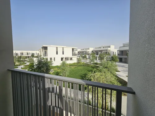 4 Bedrooms Townhouse in Aura