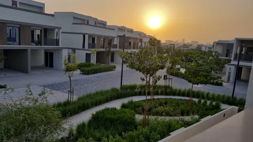4 Bedrooms Townhouse in Aura