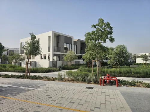 4 Bedrooms Townhouse in Aura