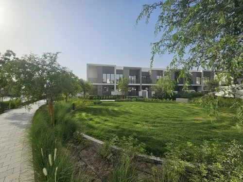 4 Bedrooms Townhouse in Aura