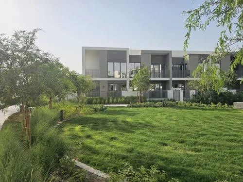 4 Bedrooms Townhouse in Aura