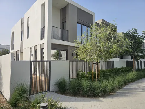 4 Bedrooms Townhouse in Aura
