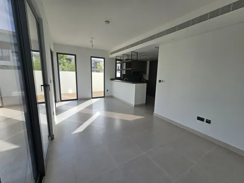 4 Bedrooms Townhouse in Aura