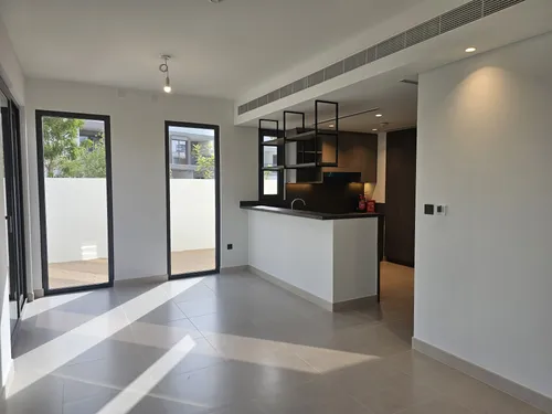 4 Bedrooms Townhouse in Aura