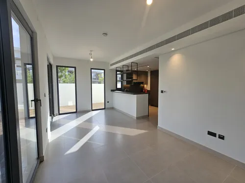 4 Bedrooms Townhouse in Aura