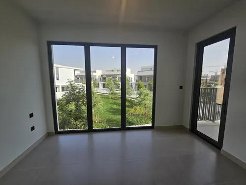 4 Bedrooms Townhouse in Aura