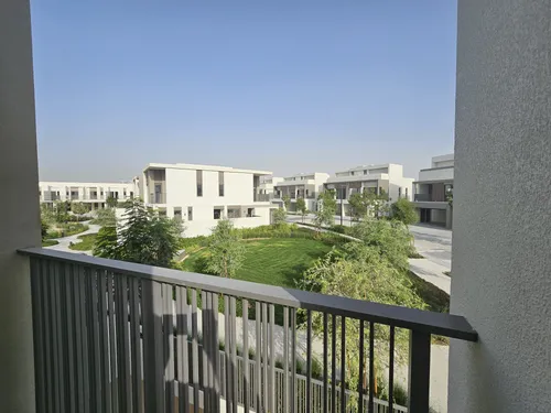 4 Bedrooms Townhouse in Aura