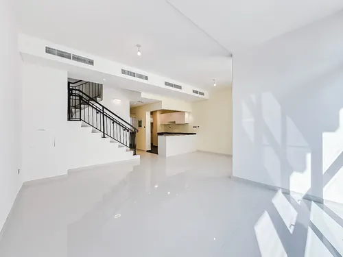 Upgraded Kitchen | Vacant | Bright Spacious