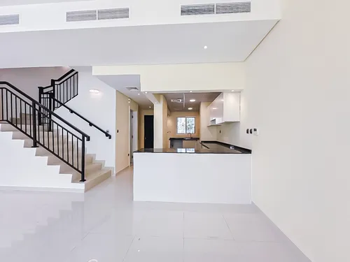 3 Bedrooms Townhouse in Centaury