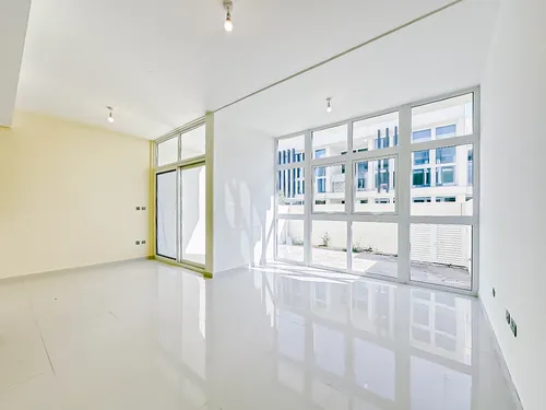 3 Bedrooms Townhouse in Centaury