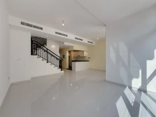 3 Bedrooms Townhouse in Centaury