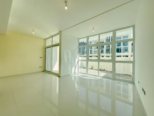 3 Bedrooms Townhouse in Centaury