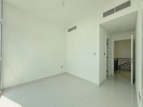 3 Bedrooms Townhouse in Centaury