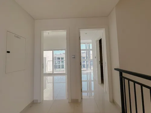 3 Bedrooms Townhouse in Centaury