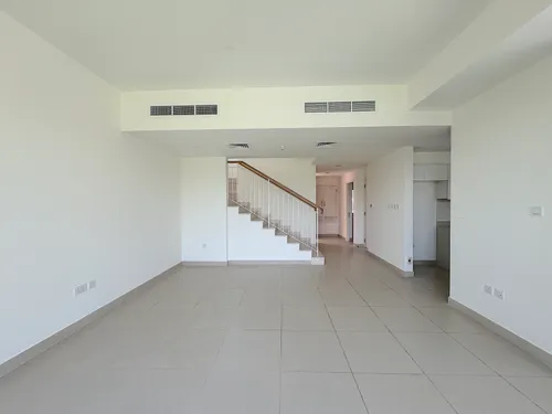3 Bedrooms Townhouse in Maple 3