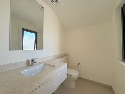 3 Bedrooms Townhouse in Maple 3