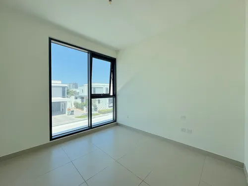 3 Bedrooms Townhouse in Maple 3