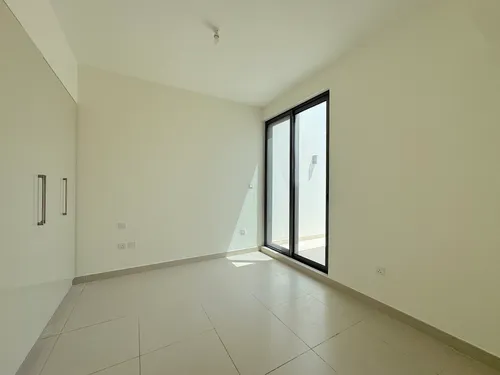 3 Bedrooms Townhouse in Maple 3
