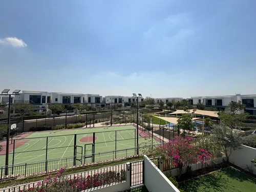 3 Bedrooms Townhouse in Maple 3
