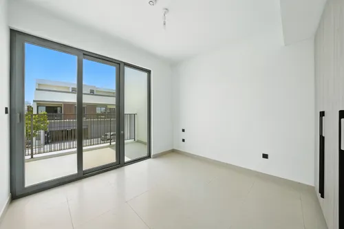 3 Bedrooms Townhouse in Aura 1