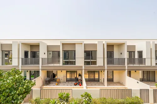 3 Bedrooms Townhouse in Aura 1