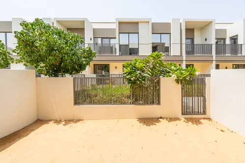 3 Bedrooms Townhouse in Aura 1