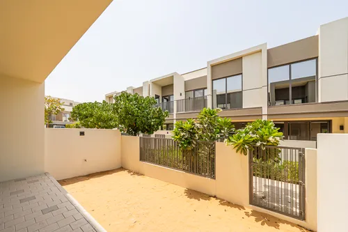 3 Bedrooms Townhouse in Aura 1