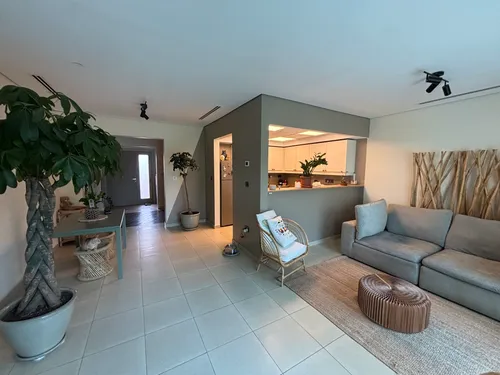 Well-Maintained | 1 Bed Townhouse | District 4 JVT