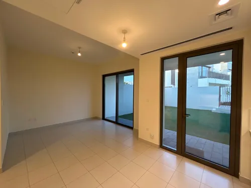 3 Bedrooms Townhouse in Parkside 3