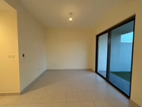 3 Bedrooms Townhouse in Parkside 3