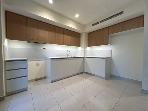3 Bedrooms Townhouse in Parkside 3