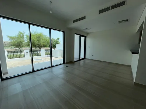 4 Bedrooms Townhouse in Park Residences