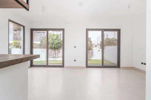4 Bedrooms Townhouse in Aura