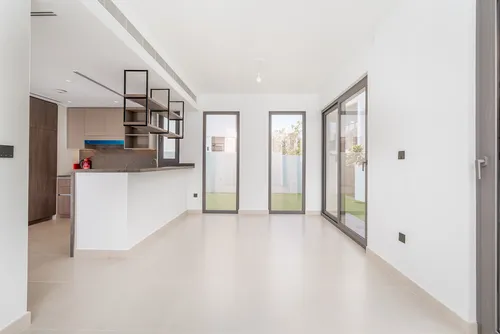 4 Bedrooms Townhouse in Aura
