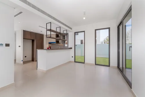 4 Bedrooms Townhouse in Aura