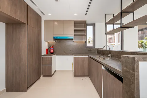 4 Bedrooms Townhouse in Aura