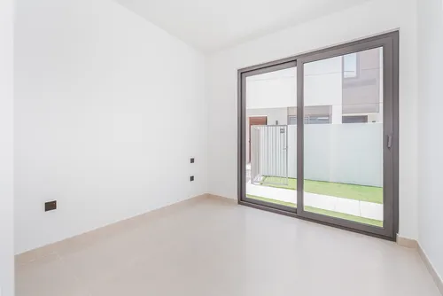 4 Bedrooms Townhouse in Aura