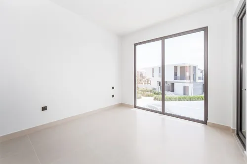 4 Bedrooms Townhouse in Aura
