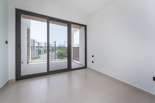 4 Bedrooms Townhouse in Aura