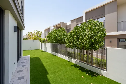 4 Bedrooms Townhouse in Aura