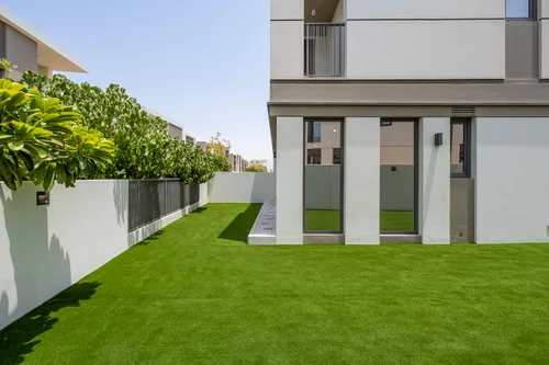 4 Bedrooms Townhouse in Aura