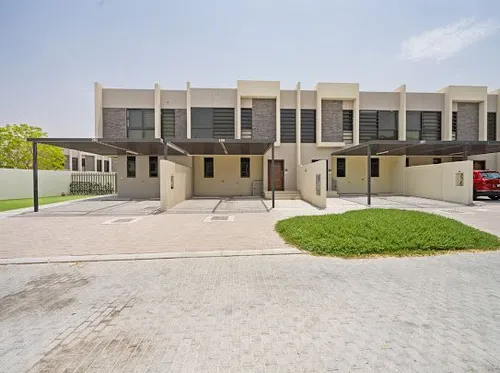 3 Bedrooms Townhouse in Aurum Villas
