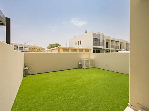 3 Bedrooms Townhouse in Aurum Villas