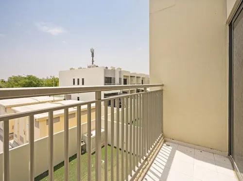 3 Bedrooms Townhouse in Aurum Villas