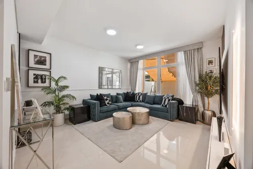 Fully Extended | Closed Kitchen | VOT